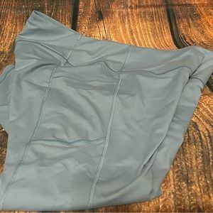 Victorias Secret Sport - knockout capri leggings XL baby blue